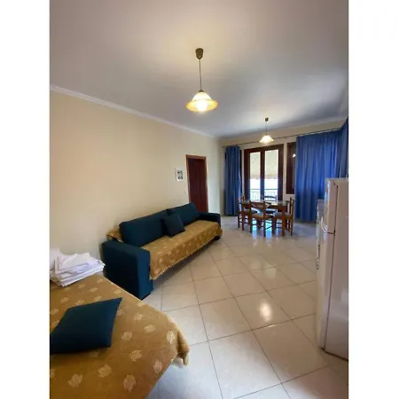 Apartment And Thomas 13 *